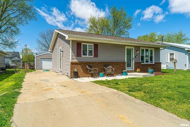 61 Gavin St, Lincoln, IL 62656 - photo 2