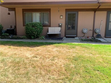 26641 Lake of the Falls Blvd, Olmsted Falls, OH 44138 - photo 2