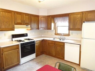 Easy working in this Kitchen! New floor! Enjoying 