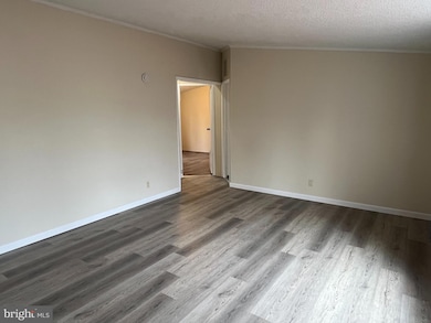 880 Royal Crest Dr, Martinsburg, WV 25401 - photo 2