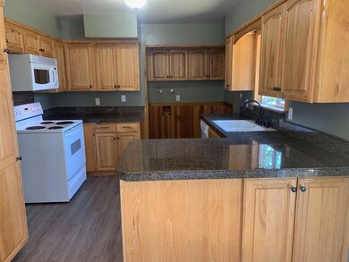 909 SW Spruce St, Grants Pass, OR 97526 - photo 2