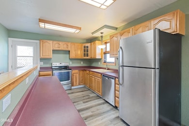 416 7th St W, Williston, ND 58801 - photo 6