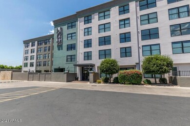 EXTERIOR 3