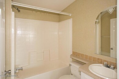 818 Thrush - Guest Bathroom