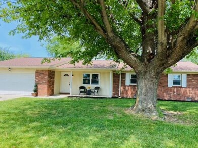 5210 Magnolia Dr, Columbus, IN 47203 - photo 2