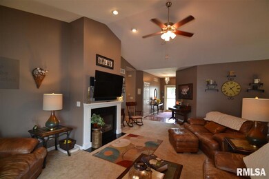 6022 W Charleston Ct, Peoria, IL 61607 - photo 4