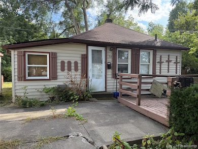 38 E Princeton Ave, Pontiac, MI 48340 - photo 2