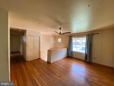 614 W Maple Ave, Sterling, VA 20164 - photo 4