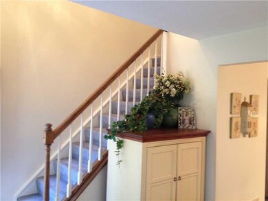 Entry/Foyer.