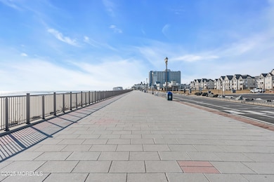 ** Promenade to Pier Village **