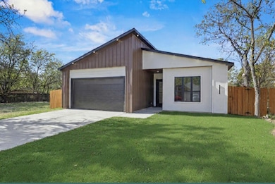 726 Pangburn St, Grand Prairie, TX 75051 - photo 2