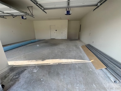 Extra Deep Garage