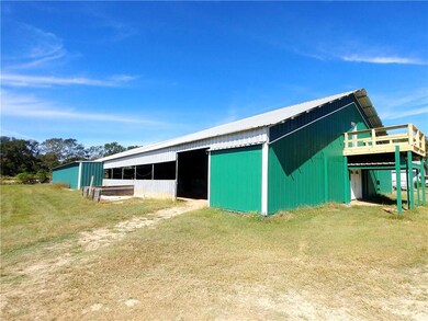 Barn with Dbl Wash Rack & Covered Walking Wheel