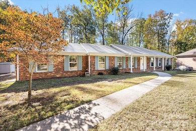 1840 Stoneyridge Dr, Charlotte, NC 28214 - photo 4