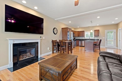 9 Hollow Ridge Dr, Nashua, NH 03062 - photo 6