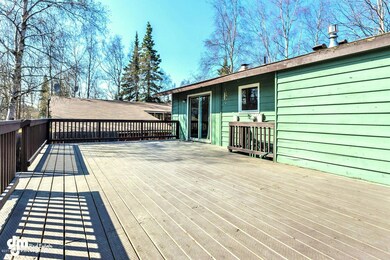 2720 Lexington Circle-large-023-Deck-150