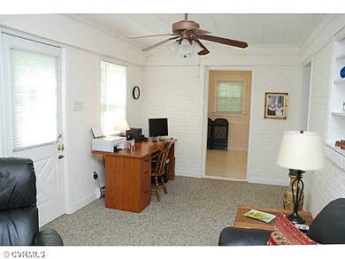 Den/Family/Great Room - Great Sunlight in the Fam 
