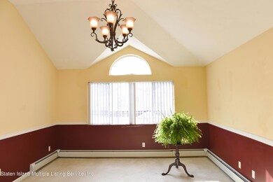 35 Chesterfield Ln, Staten Island, NY 10314 - photo 7