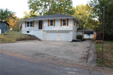 218 SW 21st St, Oak Grove, MO 64075 - photo 2