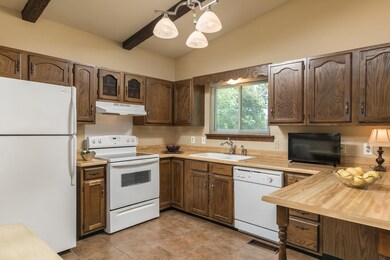 8122 Roy Ln, Ooltewah, TN 37363 - photo 7