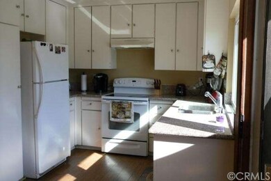 Modern Granite Counter Tops in Sunny Kitchen