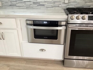 215 Barracuda St, Hitchcock, TX 77563 - photo 5