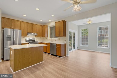 12951 Park Crescent Cir, Herndon, VA 20171 - photo 6