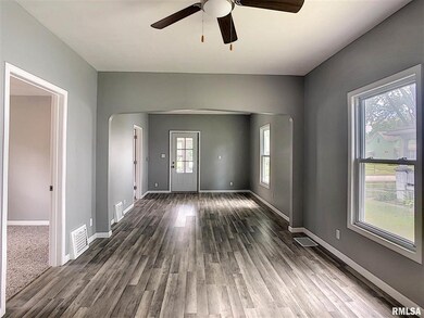 608 S Dittmer St, Davenport, IA 52802 - photo 3