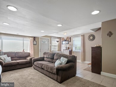 433 Shetland Rd, Darby, PA 19023 - photo 3