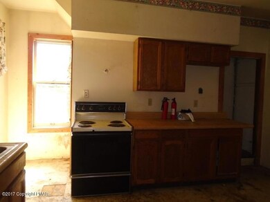 608 Thomas St, Stroudsburg, PA 18360 - photo 2
