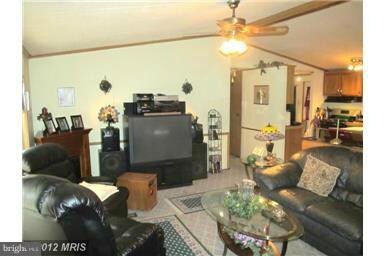 1518 Palm Springs Dr, Chambersburg, PA 17202 - photo 3