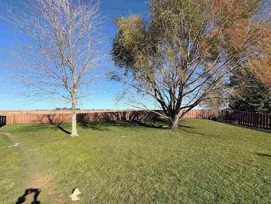 608 N Patterson Ct, Hershey, NE 69143 - photo 3