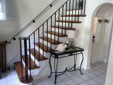 Entry/Foyer.