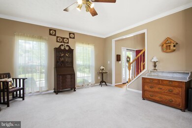 8517 Summershade Dr, Odenton, MD 21113 - photo 3