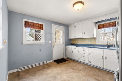 677 Beacon St, Lowell, MA 01850 - photo 7