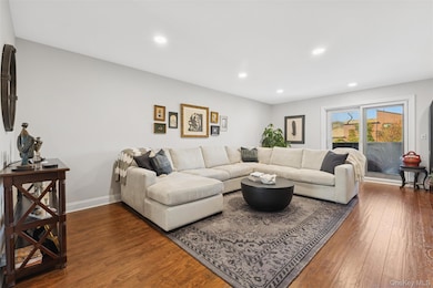 56 Stonegate Dr, Staten Island, NY 10304 - photo 2