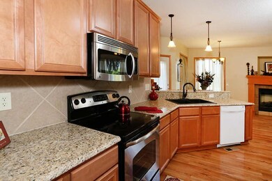 GORGEOUS, NEW GRANITE COUNTERTOP!