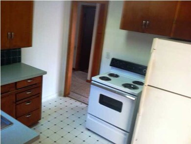 Kitchen with stove and refrigerator that stay!