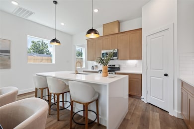 1031 S Victory Dr, Houston, TX 77088 - photo 6