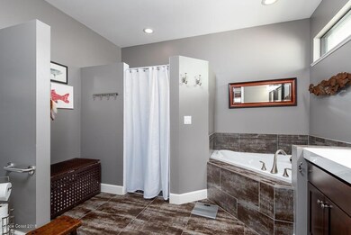 9690-Riverview-Dr-025-Web