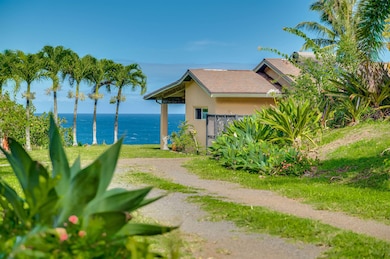 1004 N Honokala Rd unit B, Haiku, HI 96708 - photo 2