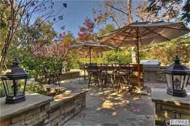 Outdoor kitchen barbecue bar