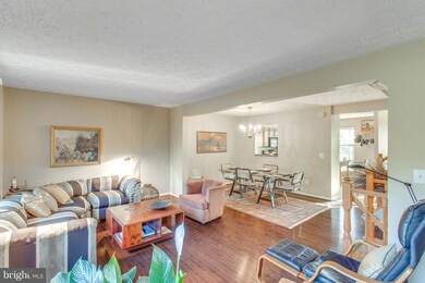 3721 Mazewood Ln, Fairfax, VA 22033 - photo 5