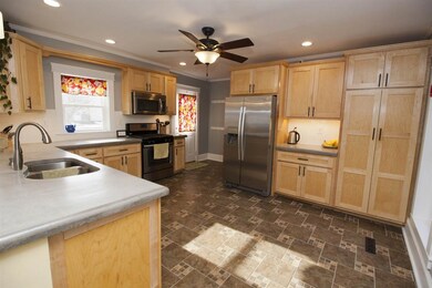 321 Walnut St, Cedar Falls, IA 50613 - photo 4