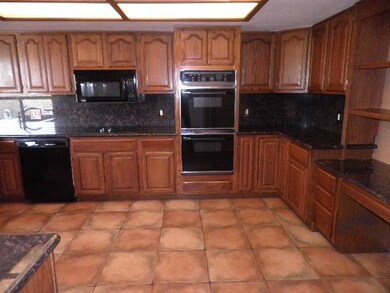 Double Ovens and Microwave