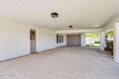 2-web-or-mls-503 E Broussard-16