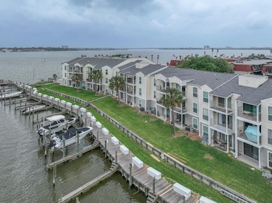 114 Yacht Club Ln unit 114, Seabrook, TX 77586 - photo 4