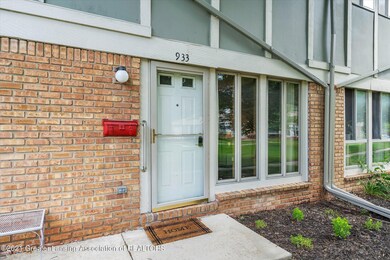 02-933-Trafalger-WindowStill-Real-Estate