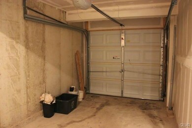 4562 Par Ct, Center Valley, PA 18034 - photo 3