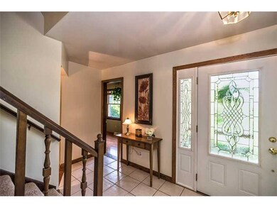 Entry/Foyer.
